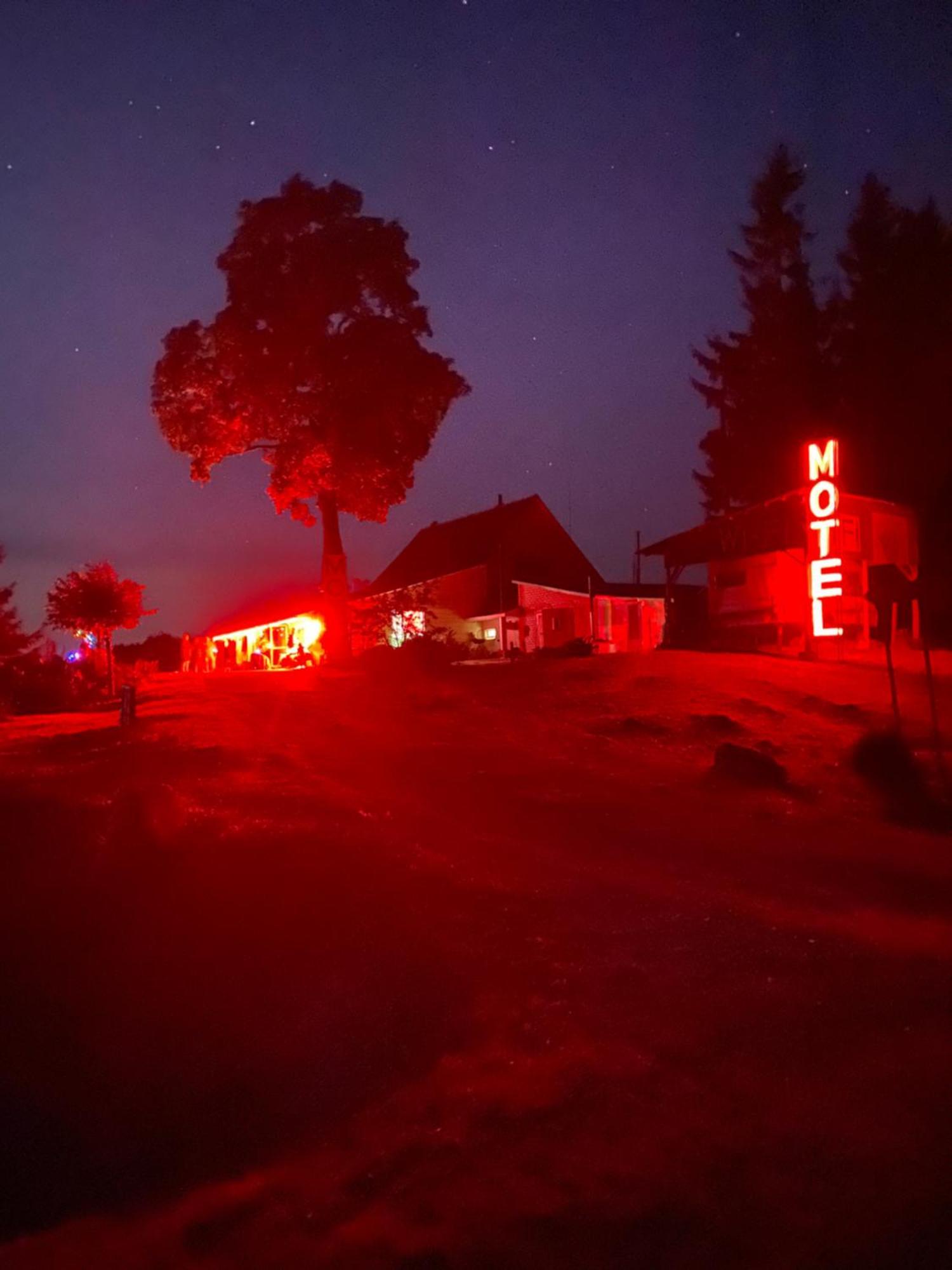 Piekalne Kalniesi Exterior foto